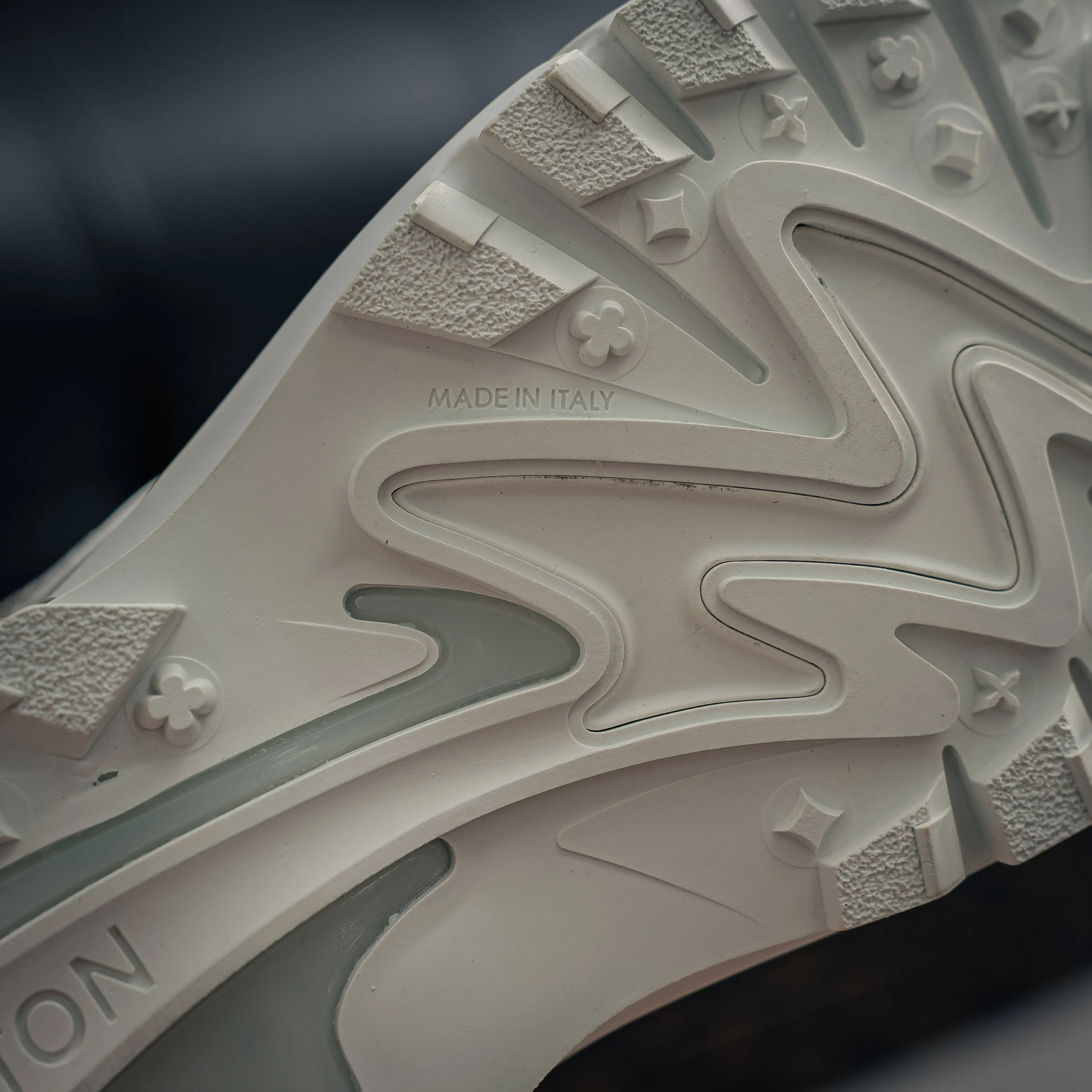 【YS 】 Premium LV Classic New Arrival Sneakers ✦ 1:1 ， ， ✦ Cowhide Leather Shoes ， LOGO ✦ + ，